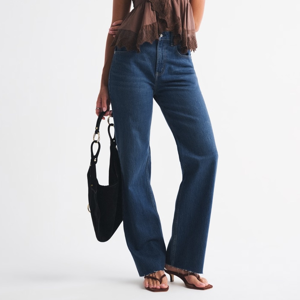Abercrombie & Fitch Women's Curve Love High Rise 90s Relaxed Frayed Hem Jean